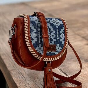 New Wrangler Aztec Print Tassel Crossbody Bag Detachable/Adjustable Strap 8"x7.8